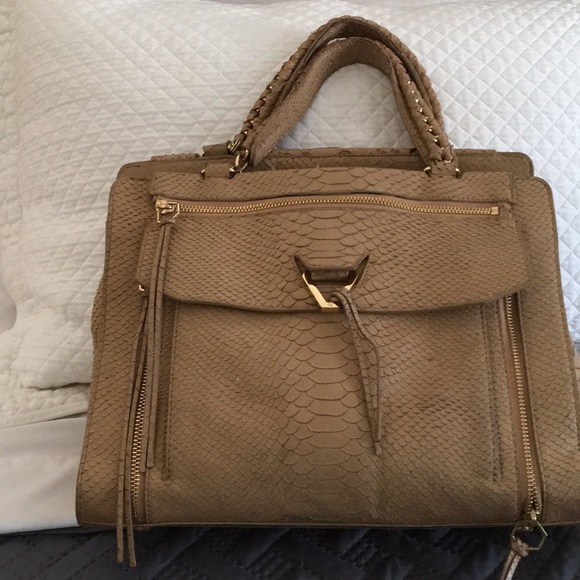 Vince Camuto Handbags - Vince Camuto leather embossed purse.